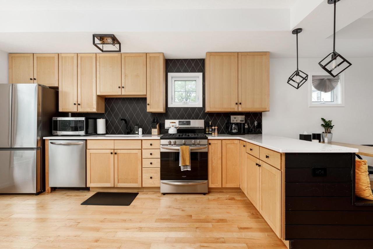 Midtown Modern - Urban Condo Walkable To Bars And Beach Траверс-Сіті Екстер'єр фото