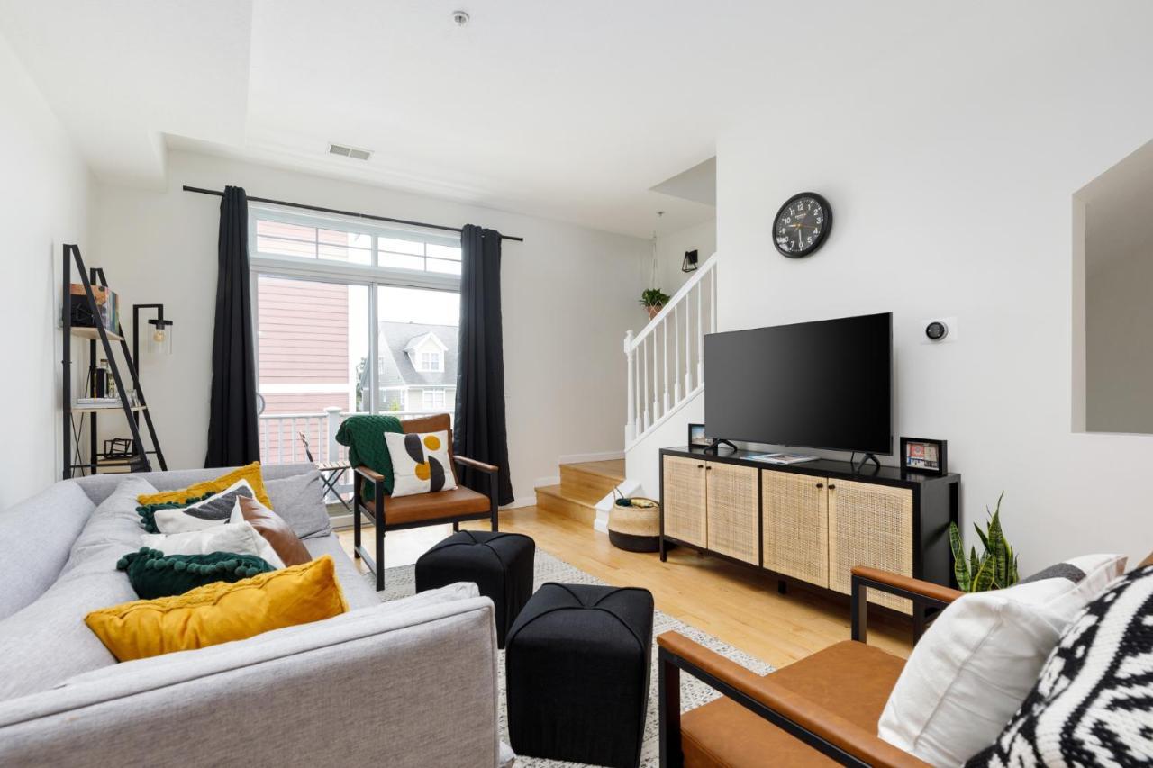 Midtown Modern - Urban Condo Walkable To Bars And Beach Траверс-Сіті Екстер'єр фото